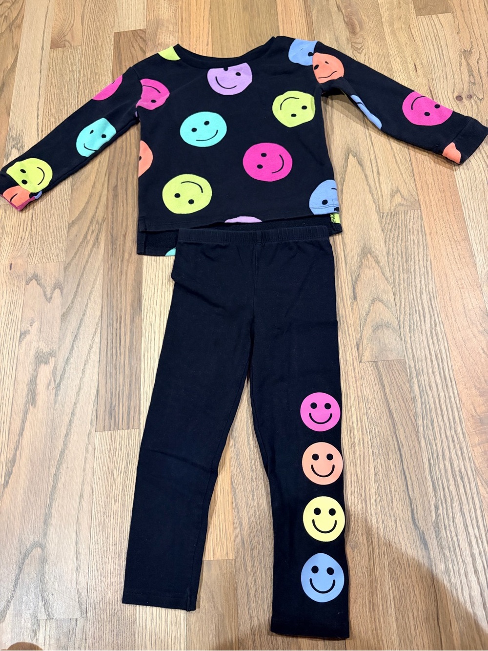 The Children’s Place smiley sweatshirt and leggings outfit